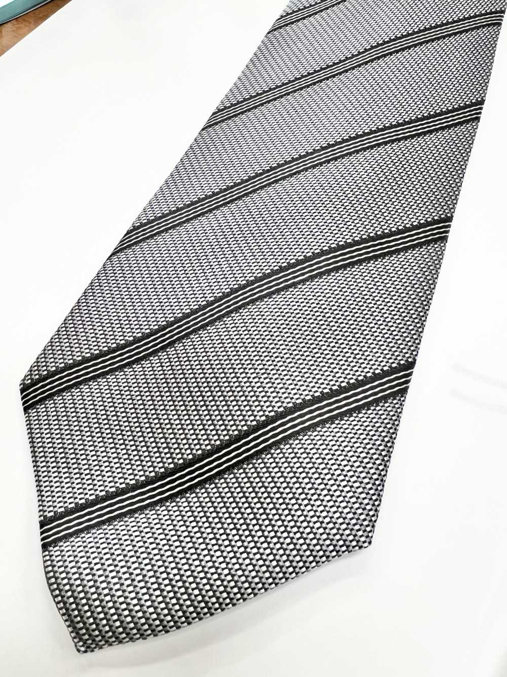 NE-28-OUT [Outlet] Cravatta Formale Prodotta In Giappone A Righe Grigio Scuro[Accessori Formali] Yamamoto(EXCY)