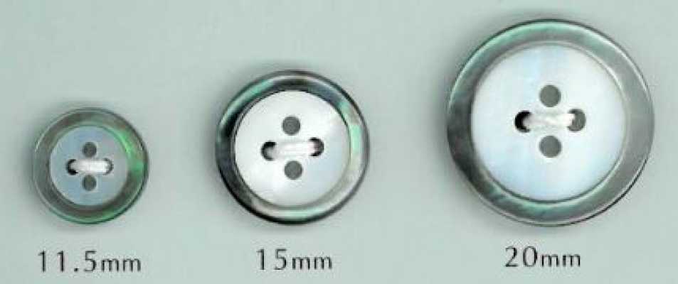 WB17 Bottone in conchiglia Black Lip Rim a 4 fori 17 mm