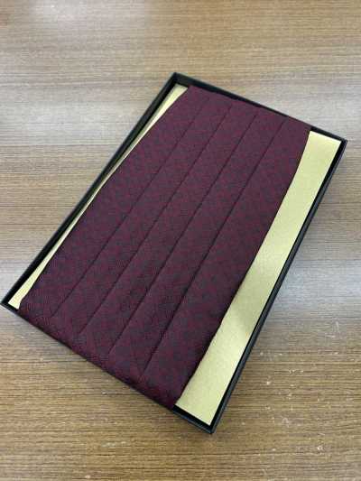 CM-962 Fascia da smoking realizzata in materiale di seta, motivo intrecciato bordeaux