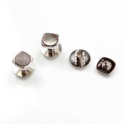 K-2 Bottone in argento sterling con madreperla nera, quadrato arrotondato argentato