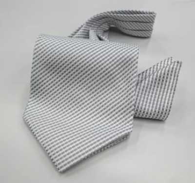 MS-403 Set cravatta ascot annodata a mano e fazzoletto da taschino grigio chiaro