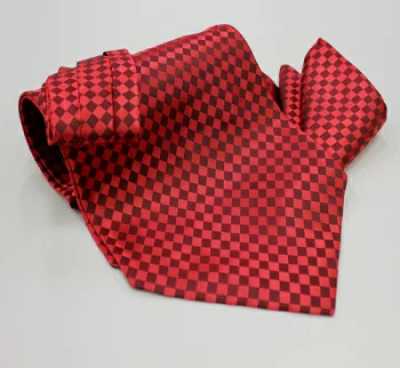 MS-5006 Set cravatta ascot annodata a mano e fazzoletto da taschino, a quadri rossi