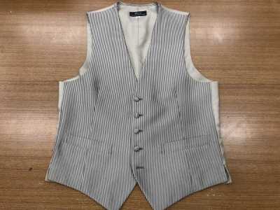 V-3004-O Gilet formale in jacquard di poliestere, prodotto in Giappone, a righe dorate