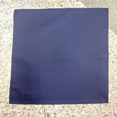CF-304 Fazzoletto da taschino in seta Made in Japan, piccolo motivo, blu navy