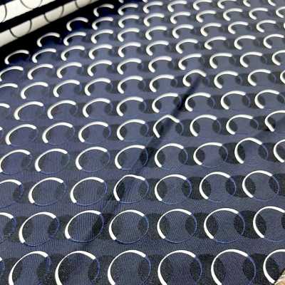 AI-9 Jacquard di seta con motivo a scaglie blu navy [Outlet]