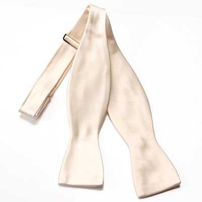 MT-203 Papillon annodato a mano realizzato in lussuoso tessuto di seta Habutae, bianco sporco