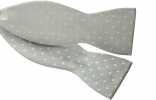 MT-940 Papillon Annodato A Mano In Seta Giapponese, A Pois, Grigio Chiaro