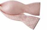 MT-974 Papillon da annodare in seta di produzione giapponese, a pois rosa