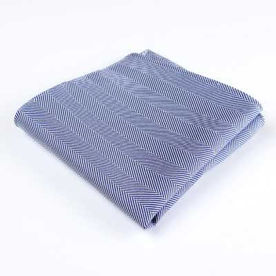 RCF-8007-06 Fazzoletto da taschino blu navy con motivo a spina di pesce, realizzato in tessuto British Ringhart