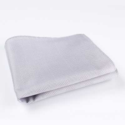 RCF-8007-24 Fazzoletto da taschino con motivo a spina di pesce grigio, in tessuto Ringhart di produzione inglese