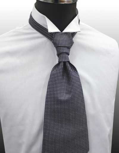 YT-153 Cravatta ascot in seta prodotta in Giappone (cravatta euro), motivo a quadri, blu navy